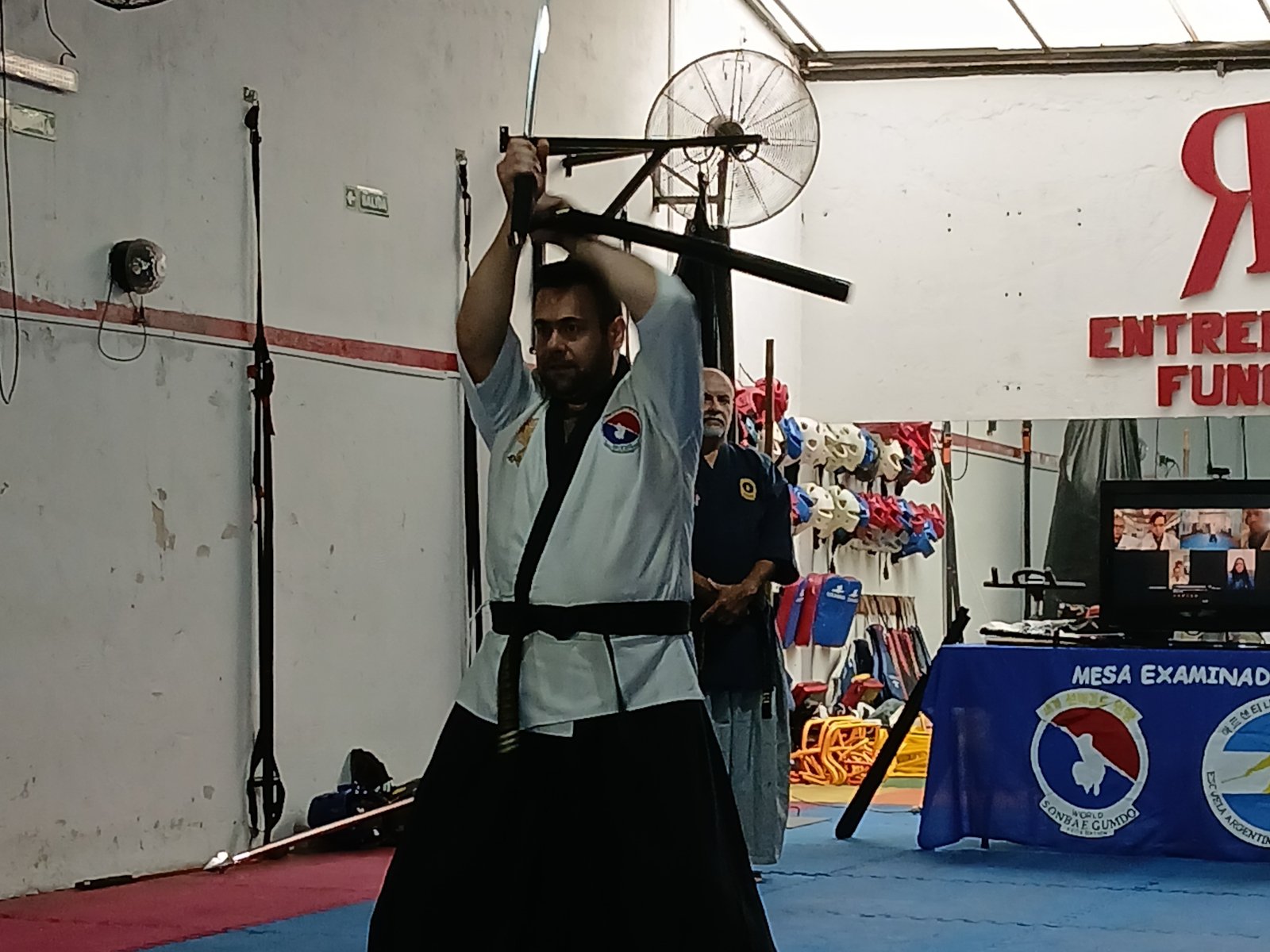 Leonardo Rodriguez, realizando weisu gumbup