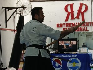 Leonardo Rodriguez, realizando SsangKum gumbup