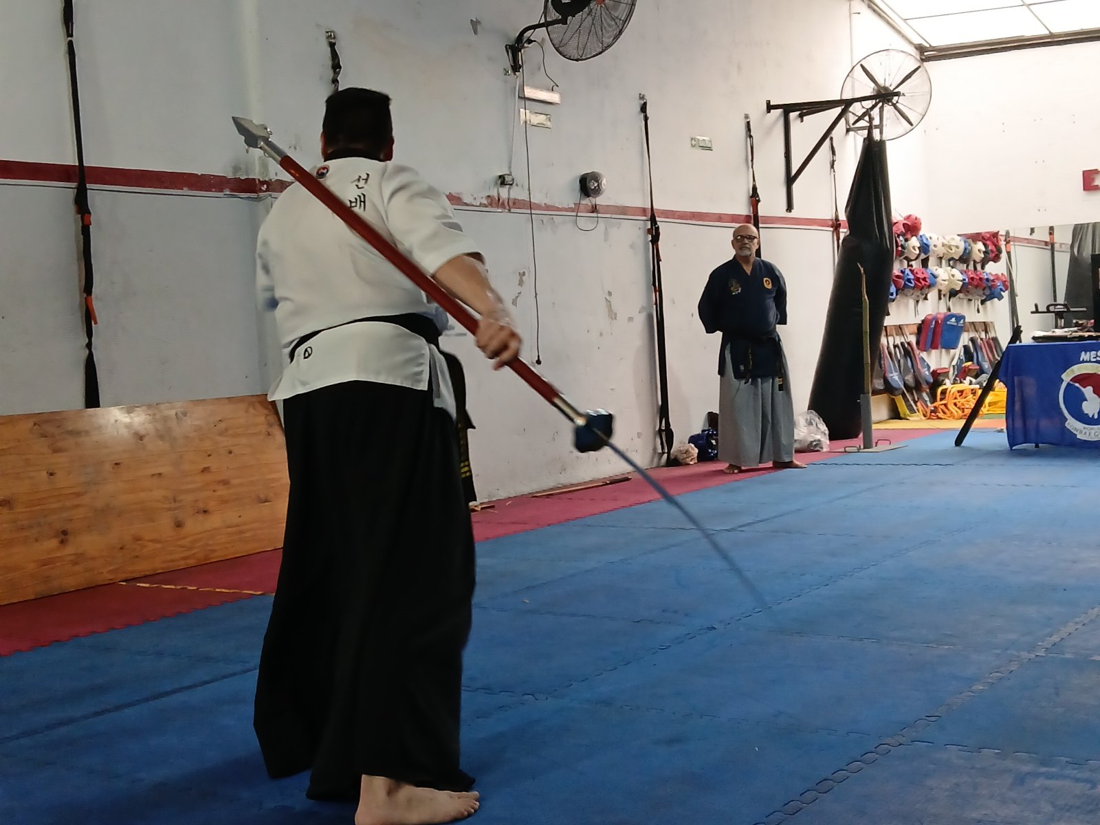 Leonardo Rodriguez, realizando Woldo gumbup